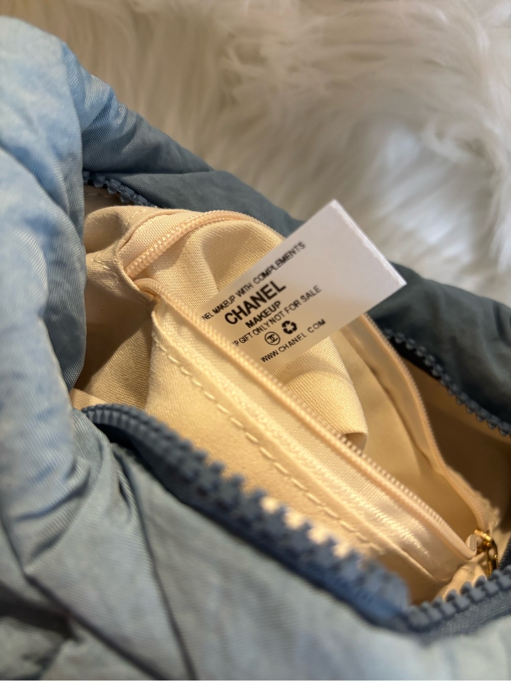 CC BEAUTE Mist Blue Nylon Quilted Bag - Picture 2 of 7